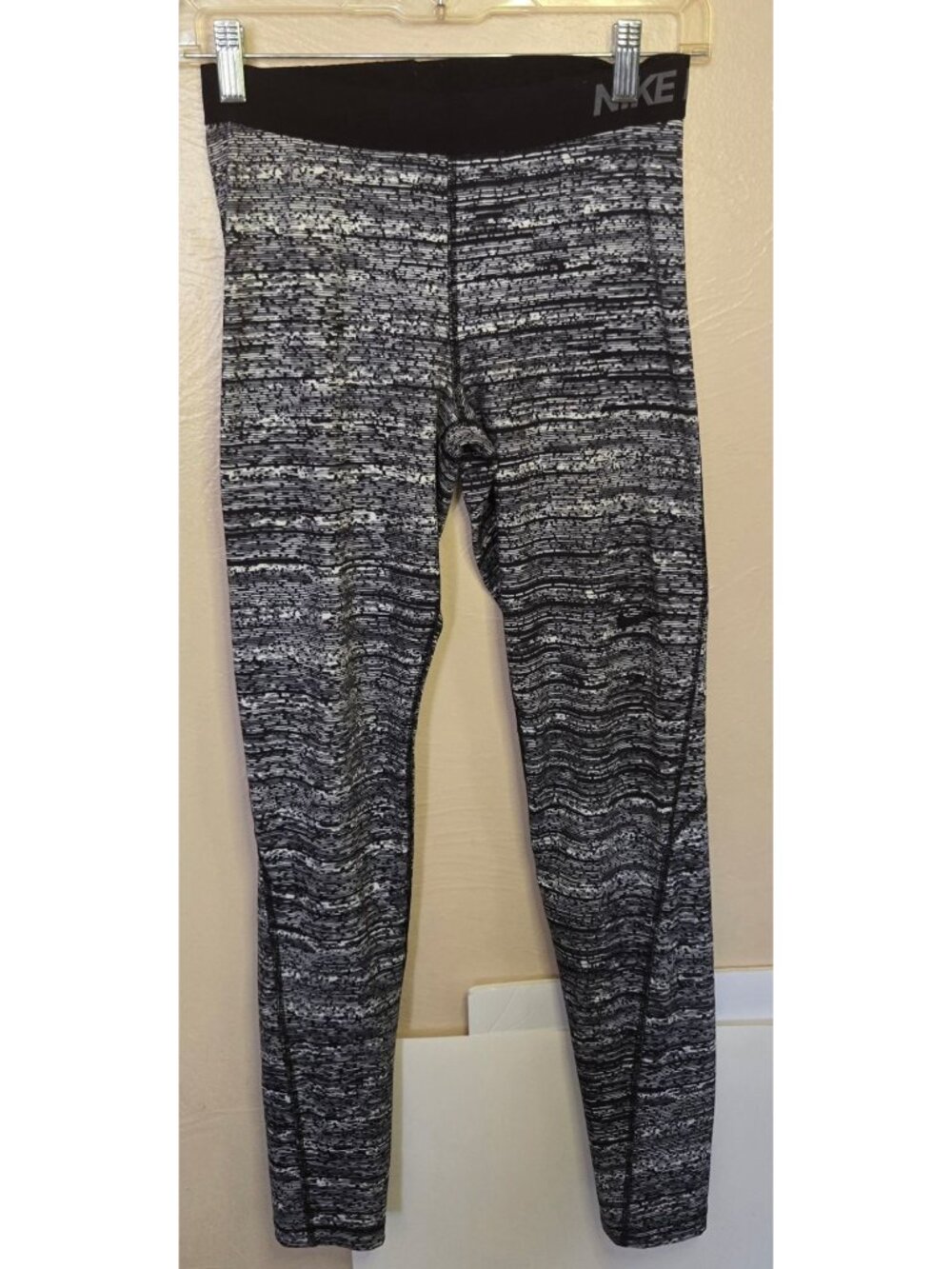 Nike Dri-Fit Digital Leggings Size Medium Workout Gym Life Abstract Fitness